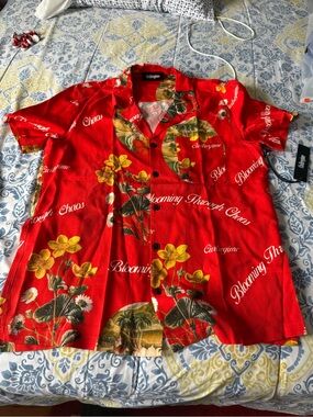 Civil Regime Vintage-Inspired Red Floral Short-Sleeve Button-Down Shirt